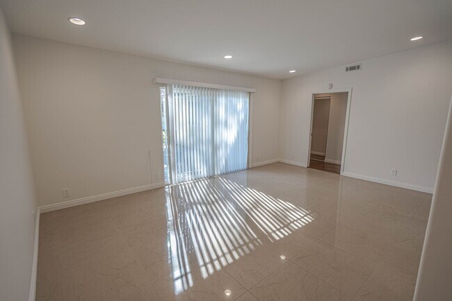 Building Photo - COMING SOON! Spacious Single-Story 3-Bedro...