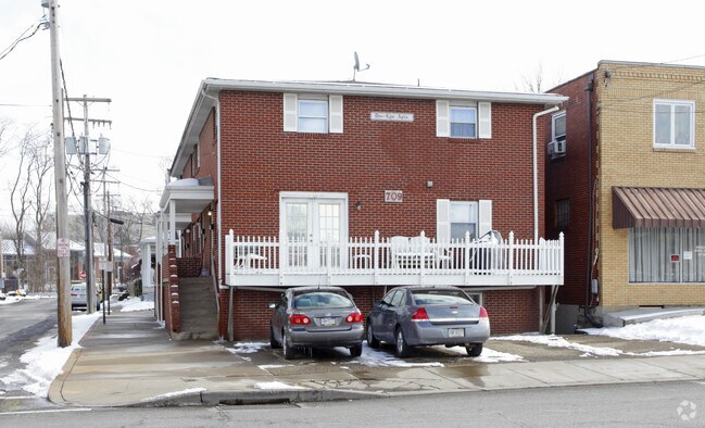 Building Photo - Des-Lyn Apartments