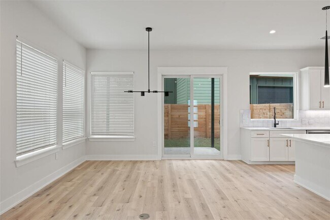 Building Photo - 2709 Bristol Dr