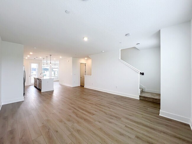 Building Photo - 15465 Hamlin Pk Dr