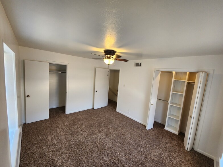 Bay windows and ceiling fans - 1901 W Shields Dr
