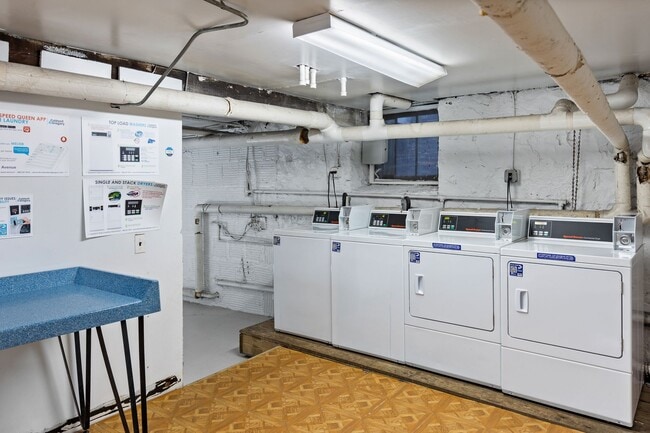 Building Photo - 372 Anderson Ave