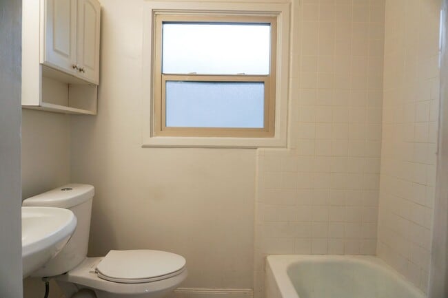 Building Photo - 194 E 4800 S