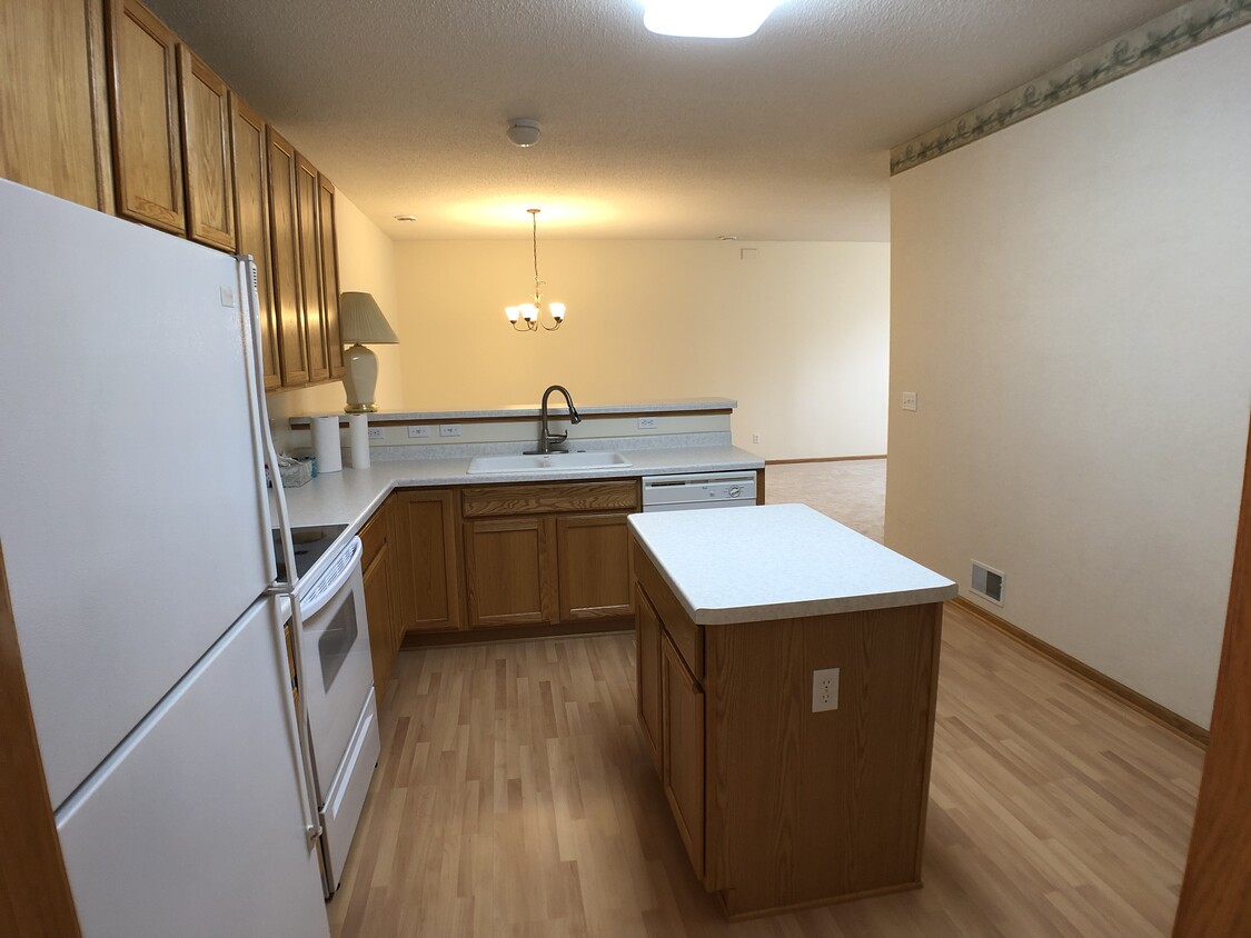 Building Photo - 1575 Hummingbird St
