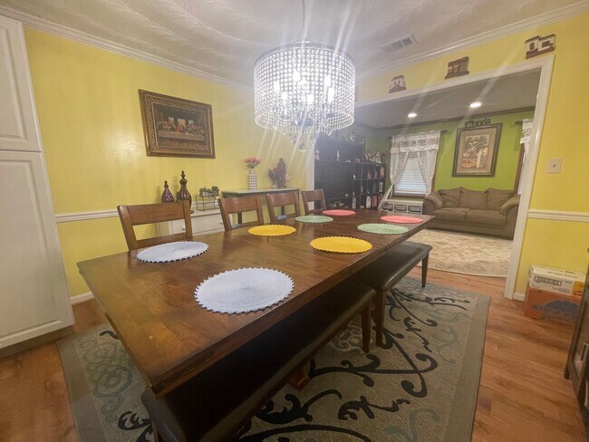Building Photo - BEAUTIFUL 4 BED / 2.5 BATH SF IN COVENTRY