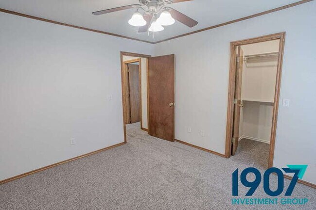 Building Photo - Elegant and Spacious 3-Bedroom Home in Edm...