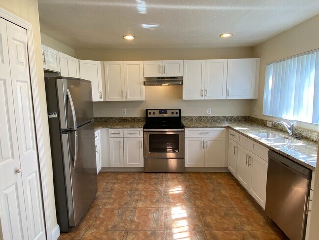 Building Photo - 1203 Madeira Key Way