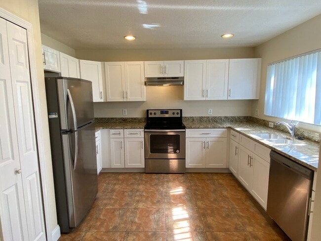 Building Photo - MOVE IN SPECIAL: Receive $500 off your second month’s rent!
