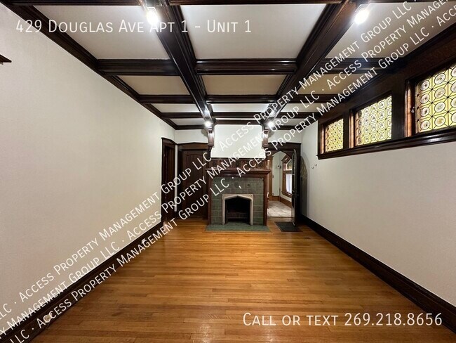 Building Photo - 429 Douglas Ave