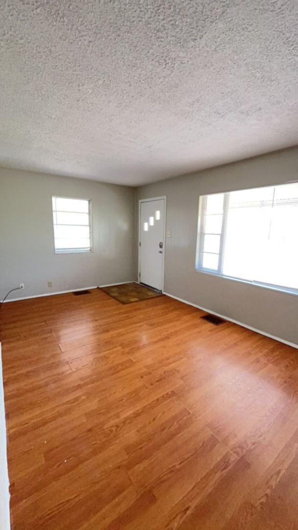 Building Photo - *AVAILABLE IN JUNE!* BIG BACKYARD - 2 BEDROOMS!