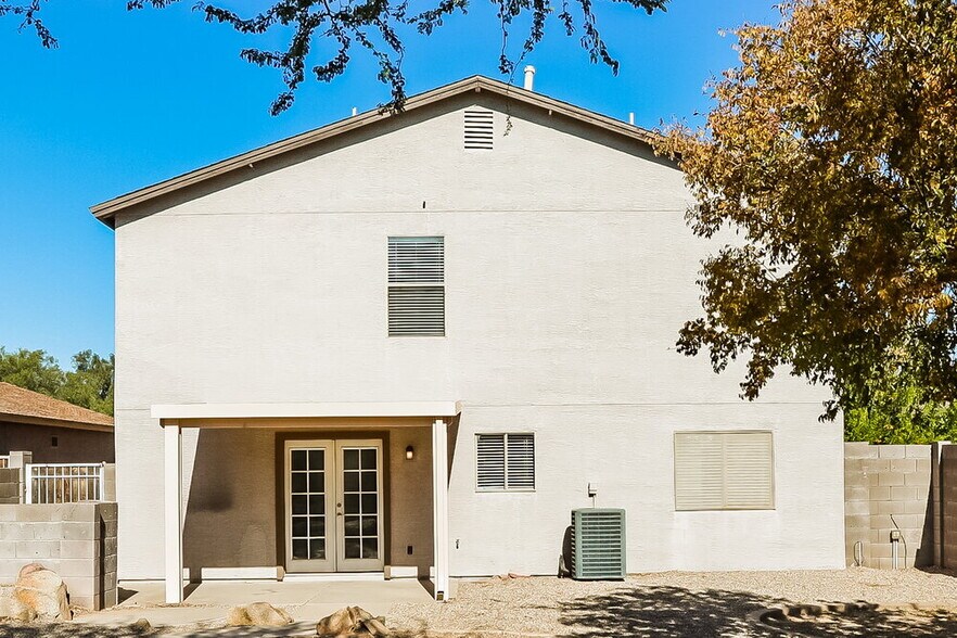 Building Photo - 1071 E Desert Moon Trail