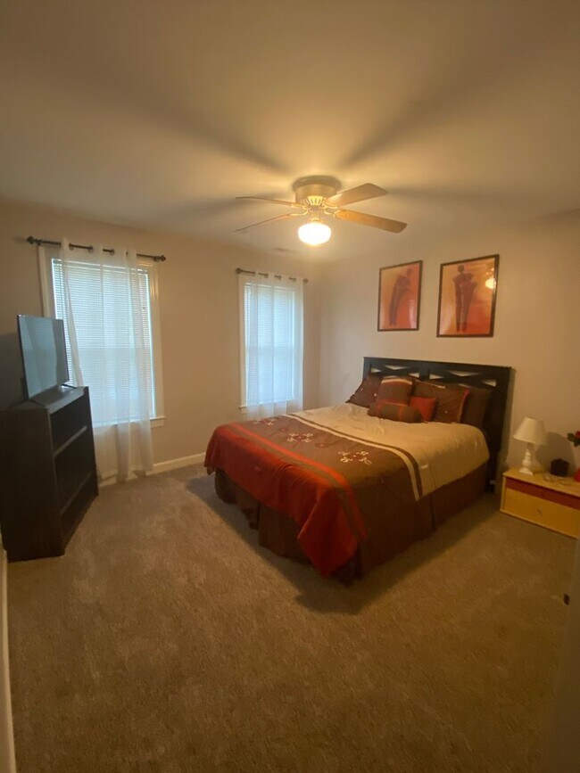 Building Photo - Beautiful Brick Home for Rent – Spacious, Bright & Welcoming