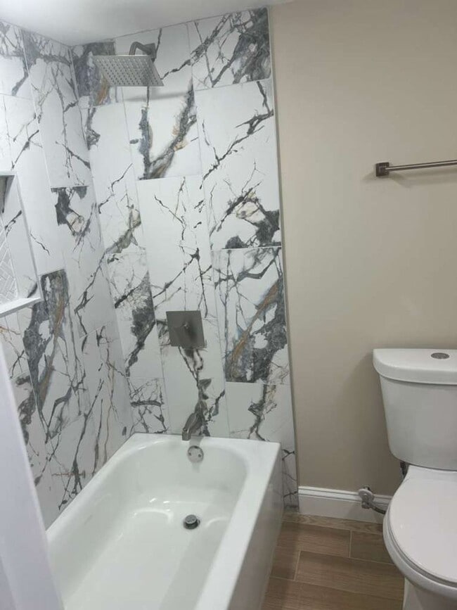 Building Photo - Spacious 3-Bedroom, 2-Bath Home with Modern Comforts