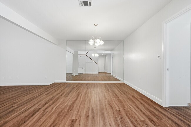Building Photo - 114 Gleneagles Dr