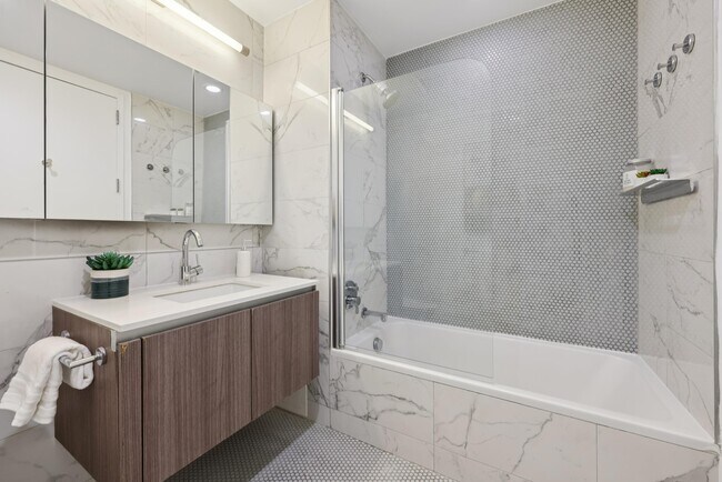 Building Photo - 160 1st St