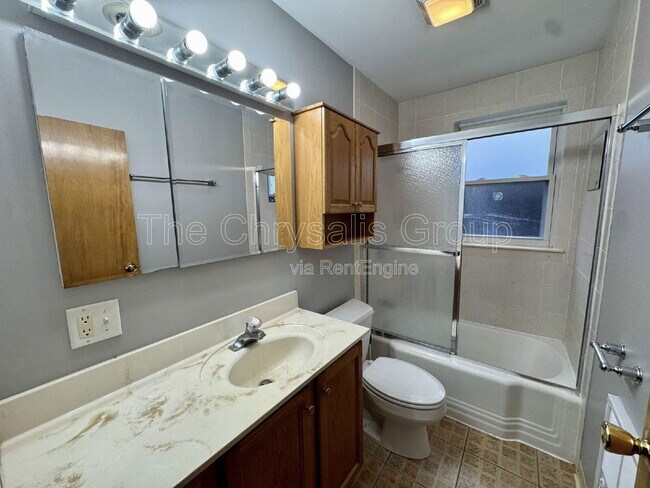 Building Photo - 141 E Walnut St