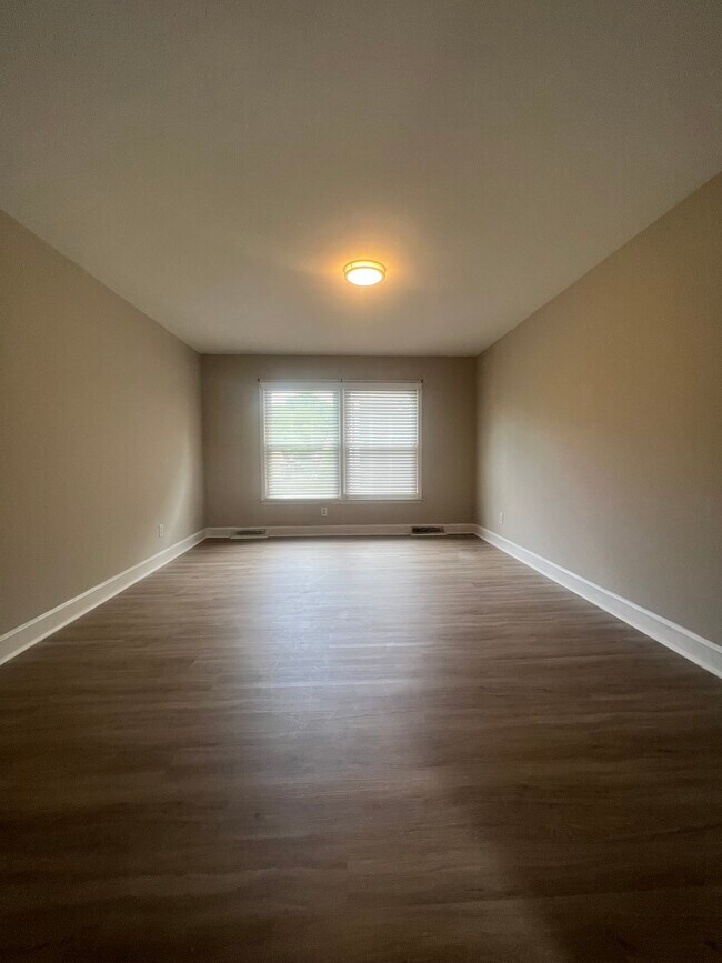 Building Photo - 1715 Bondale Pl