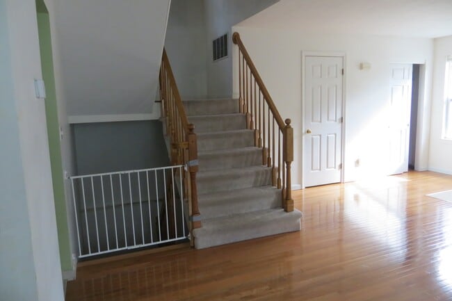 Building Photo - 64 Lilac Cir