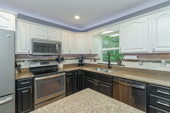 Building Photo - Spacious Home With Finished Basement And 3 Car Garage