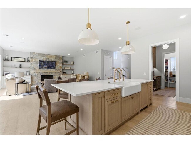 Building Photo - 6201 Gustavus Dr