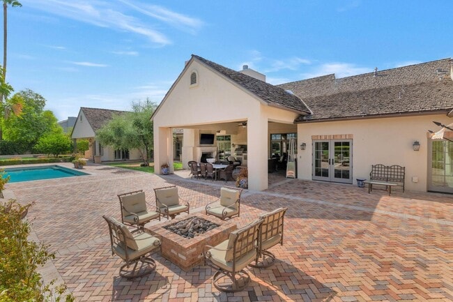 Building Photo - 6248 E Montecito Ave