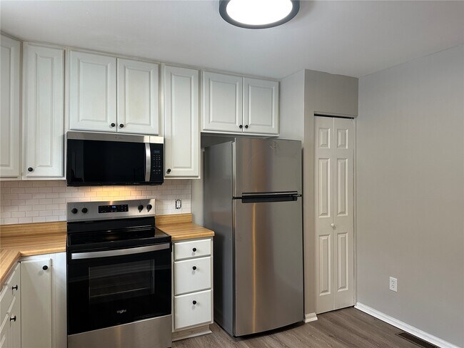 Building Photo - 420 Chapel Ridge Dr