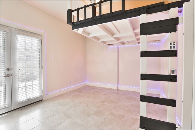 Building Photo - 4706 Austin St