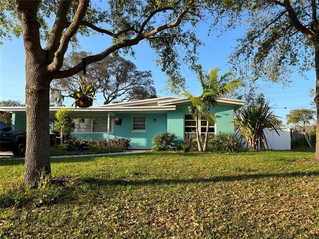 Primary Photo - 813 N Waterview Dr