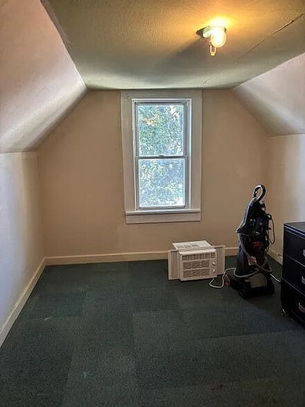 Building Photo - 305 N Elm Ave