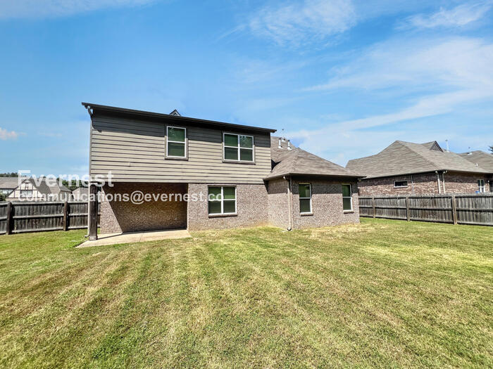 Building Photo - 6057 Abigail Bluffs Dr