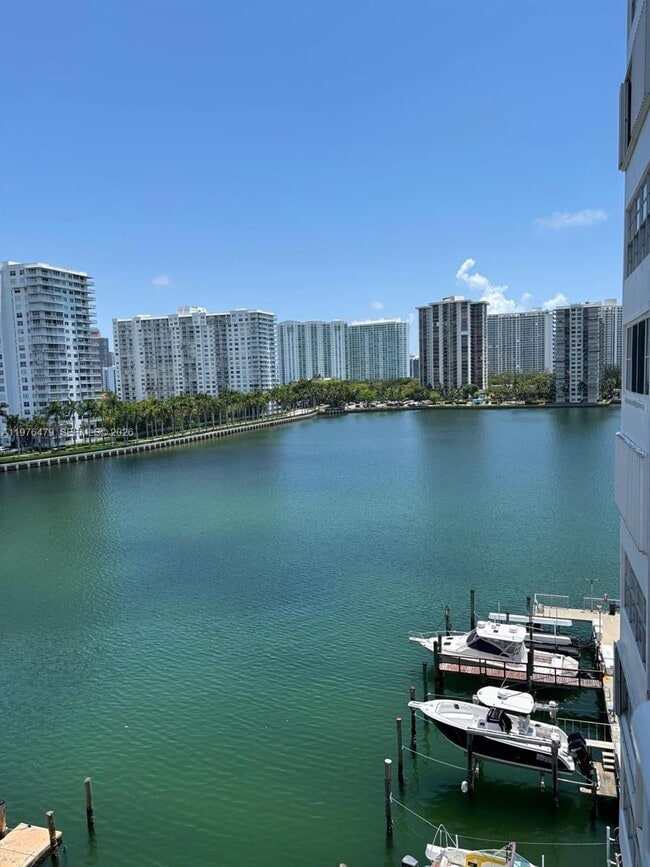 Building Photo - 18081 Biscayne Blvd