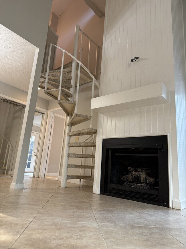 Building Photo - 200 Woodgreen Dr
