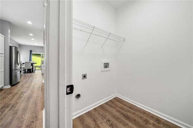 Building Photo - 1535 Fenmore St