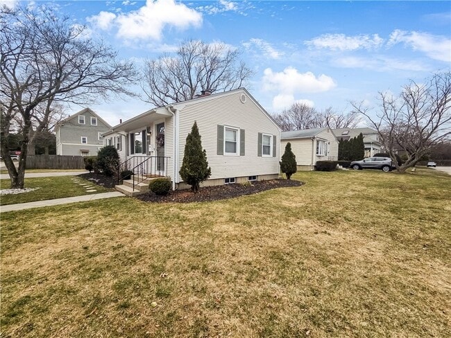 Building Photo - 10 Brayton Ave