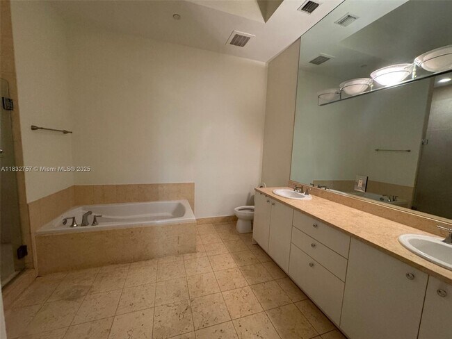 Building Photo - 20000 E Country Club Dr