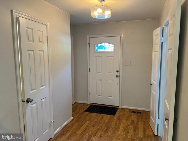 Building Photo - 7384 Jiri Woods Ct