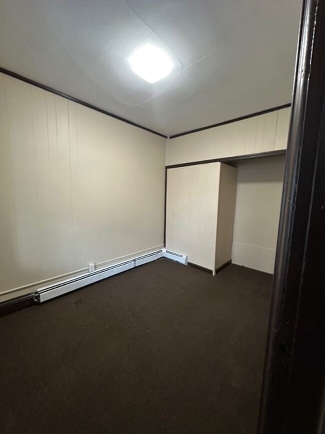 Building Photo - 42 Child St