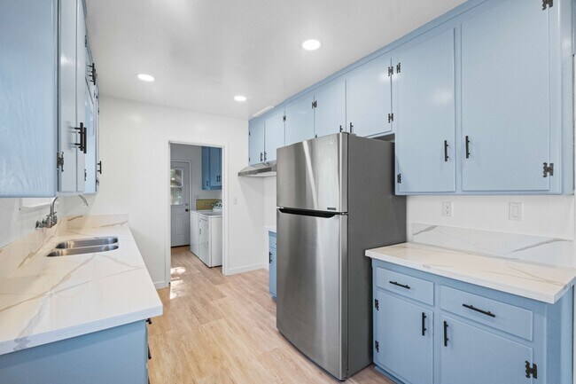 Building Photo - 13218 Lake St