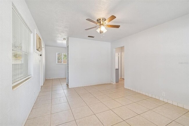 Building Photo - 5409 S Lois Ave