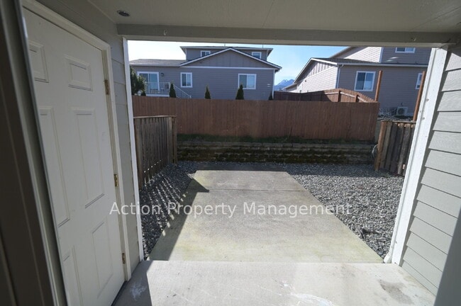 Building Photo - 2 bed 1 bath apartment in Port Angeles, close to Peninsula College and the Olympic National Par