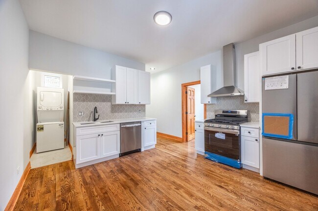 Building Photo - 2842 W Augusta Blvd