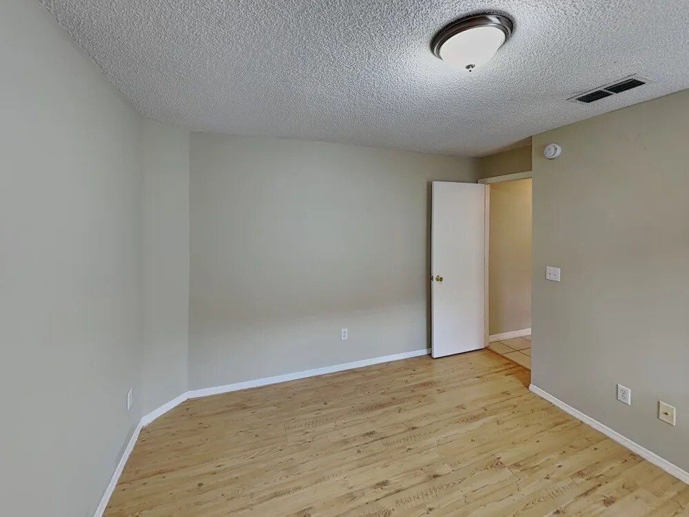 Building Photo - 2539 Chatham Cir