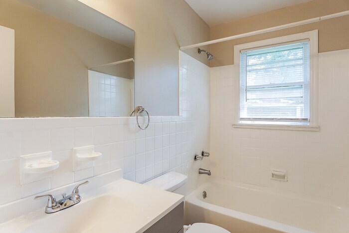 Building Photo - 3336 Berry Dr