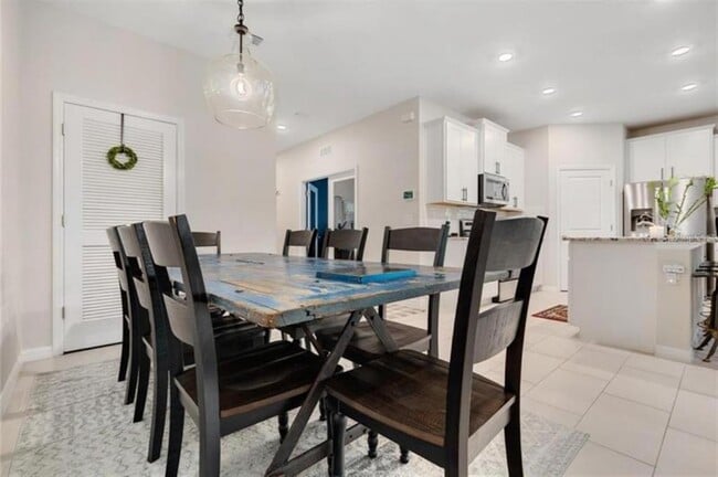 Building Photo - 32959 Sand Creek Dr