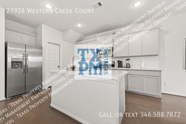 Building Photo - 27926 Western Crk Ct