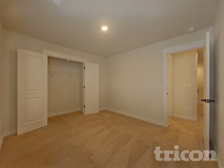 Building Photo - 1217 Crested Iris St