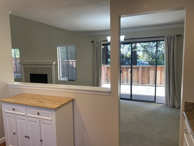 Building Photo - "Charming 3-Bedroom Townhouse with Spacious 1,725 Sq Ft Layout in Martinez, CA – Your Perfect Hom...