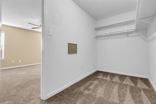 Building Photo - 1608 Pointe Leone