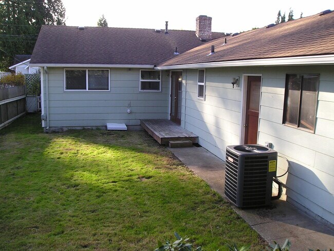 Building Photo - 808 Warner St