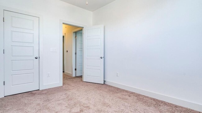Building Photo - 2215 Capulet St